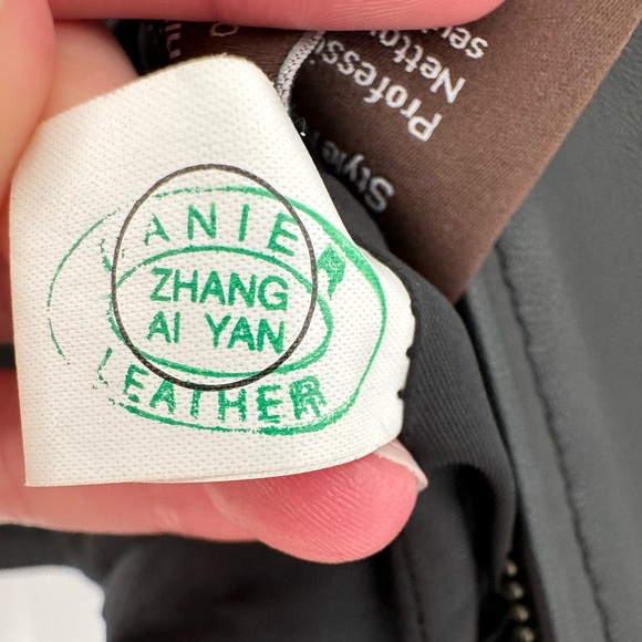 Danier Vintage Womens Leather Jacket. Size small. With removable inner & collar - Picture 4 of 8